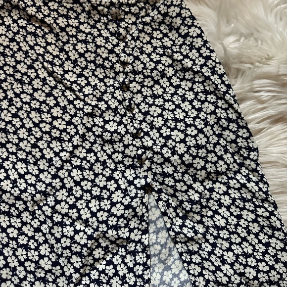 REFORMATION Fran Thigh Slit Mini Skirt In Quinto Navy Floral - Picture 4 of 6